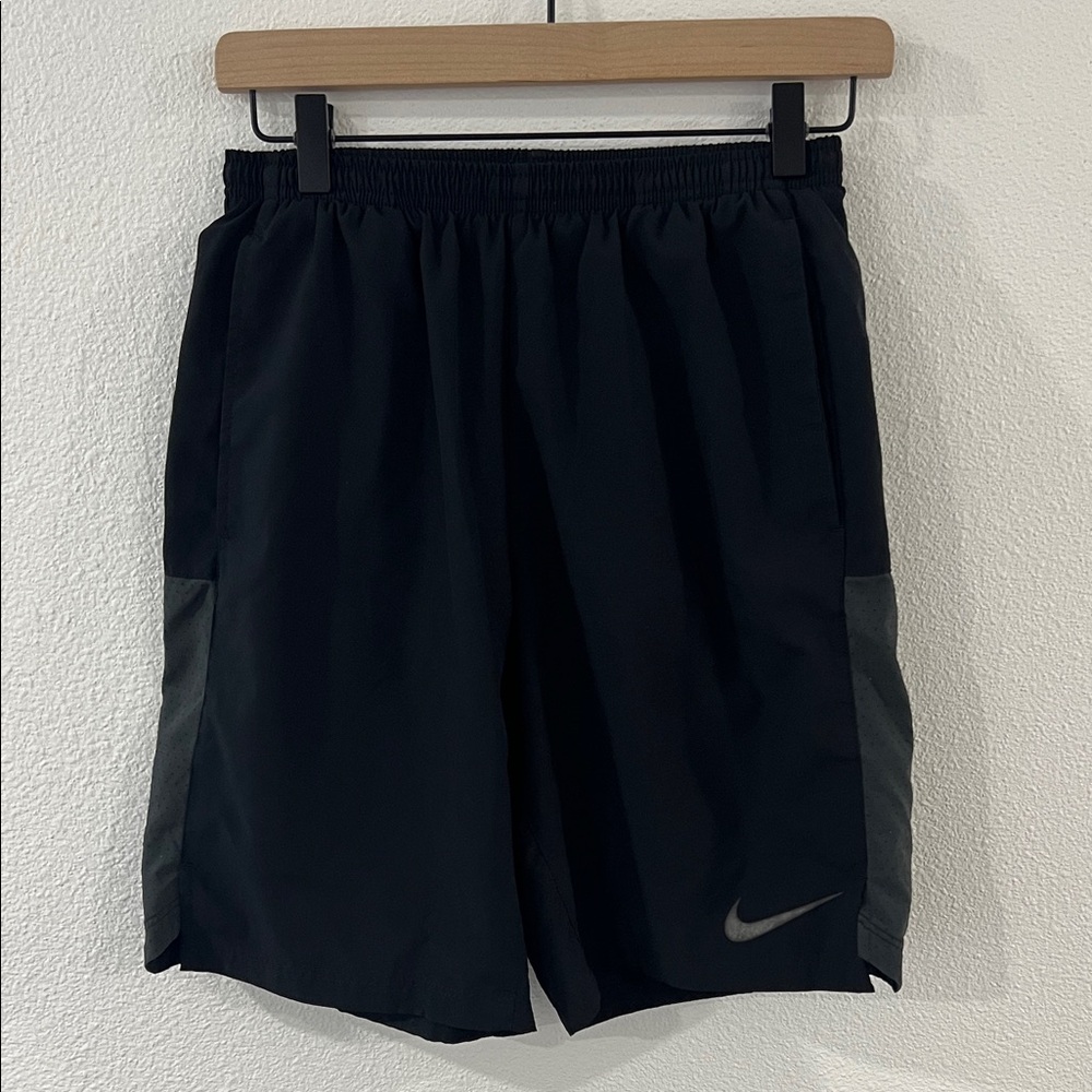 Nike Men's Black and Gray Athletic Shorts
